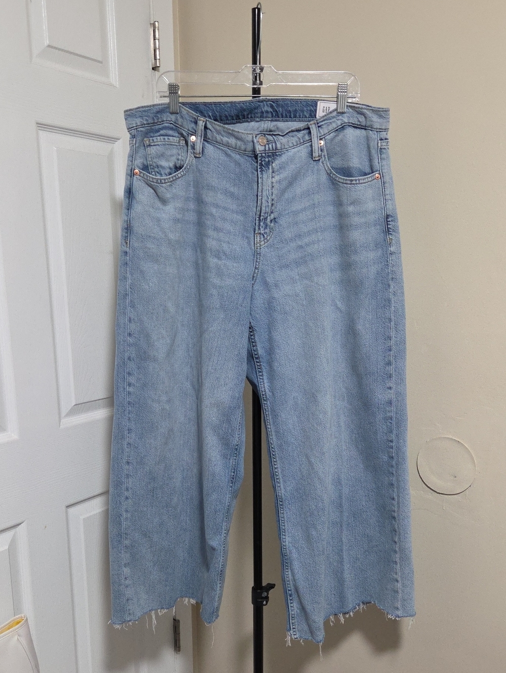 GAP Baggy Mid Rise Crop Jeans